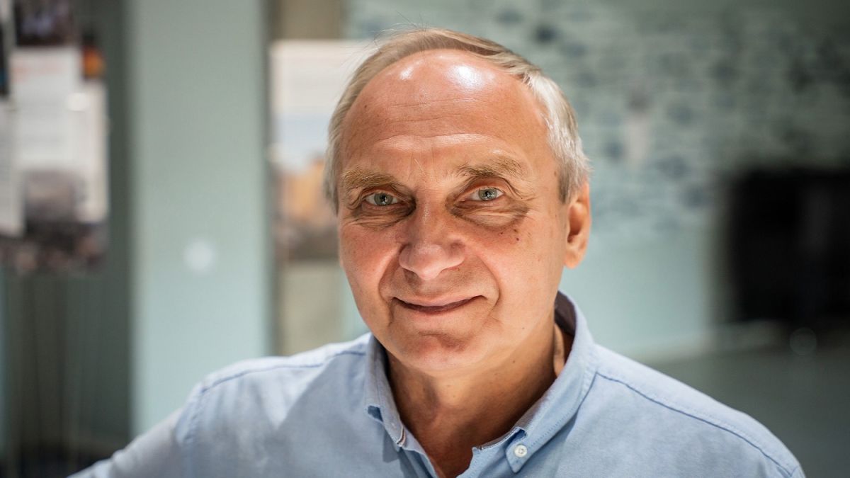 Зняв двері з кабінету, щоб будь-хто міг до нього прийти. Романцова про Козловського  