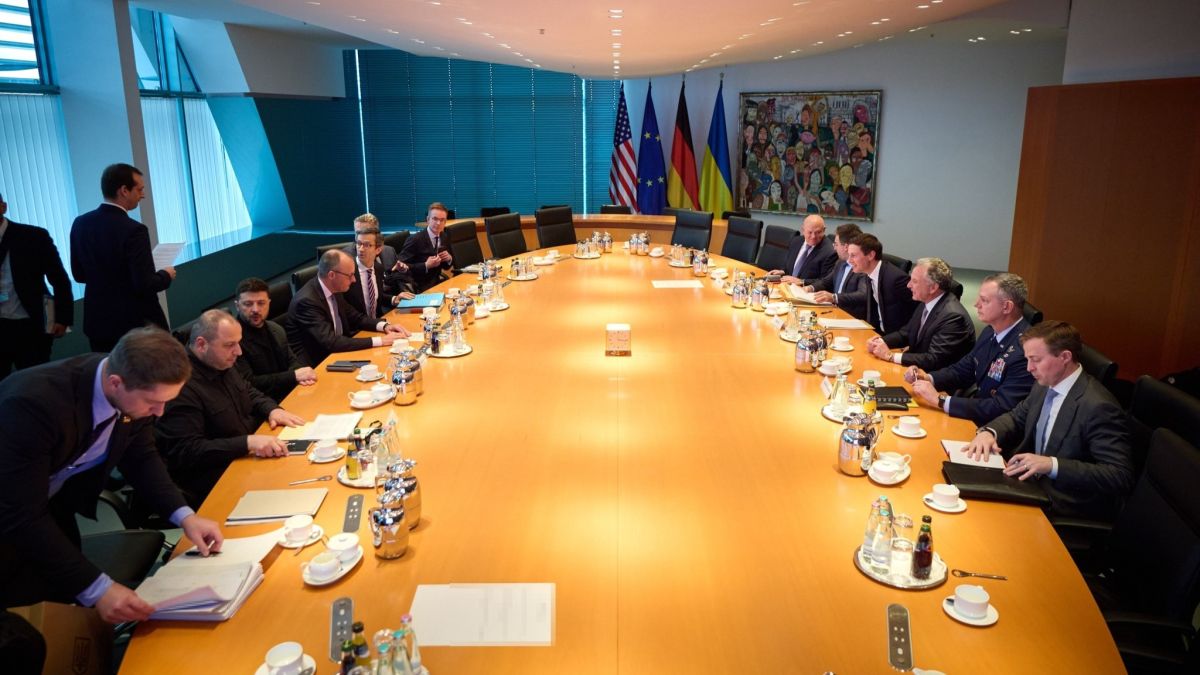 Добре, що переговори проводять у Німеччині, яка проти “мирного” плану Трампа — Левусь