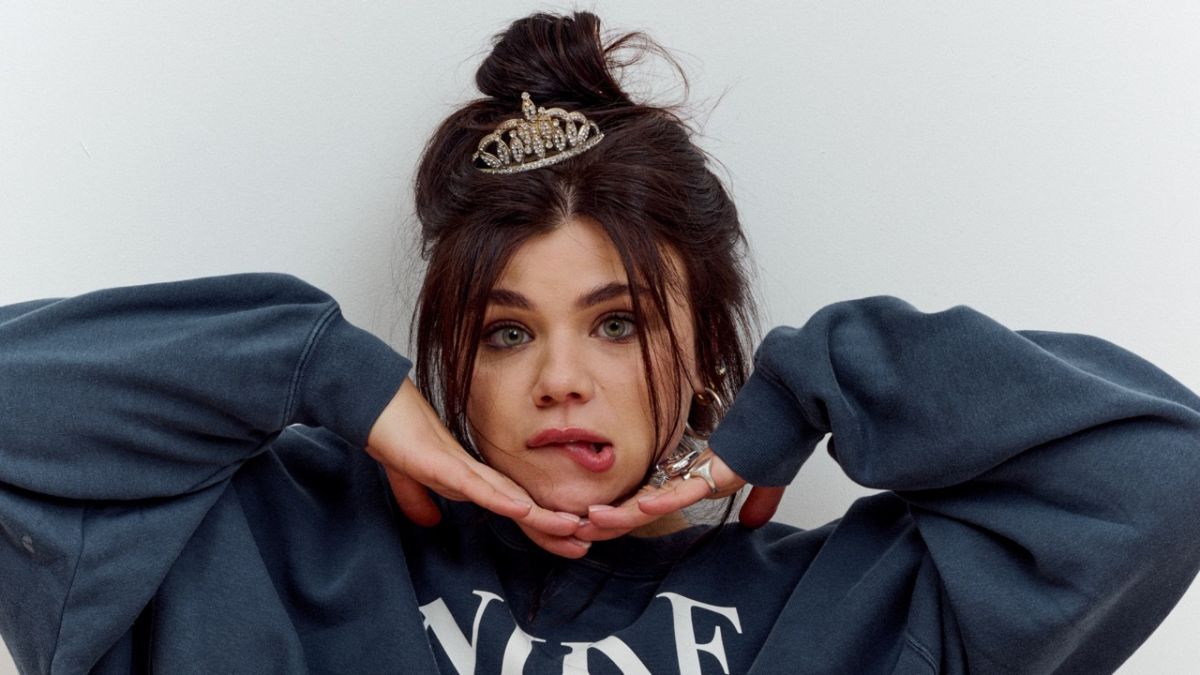 Пʼю з твоїх думок: Схожа представила сингл "Драма Квін"