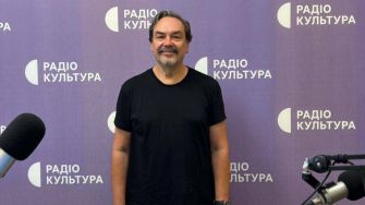 Не стільки бачити, що відбувається на сцені, скільки слухати — Андрухович про аудіоспектакль "Радіо ніч"