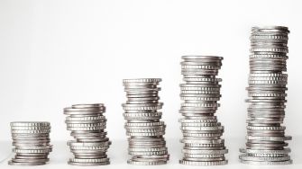 "Ого, я стільки витрачаю за місяць?!" Як впорядкувати свої витрати – поради від фінансового радника